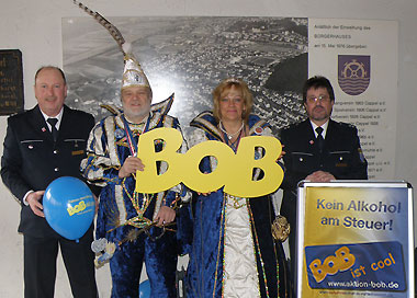 Das Marburger Prinzenpaar, Ludwig I. und Heike II. mit dem BOB-Team der Polizei mit POK Thomas Grimmelbein und POK Konrad Damm