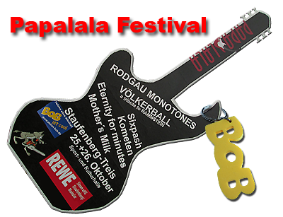 Die Papalala-Gitarre mit dem BOB-Schlüsselanhänger