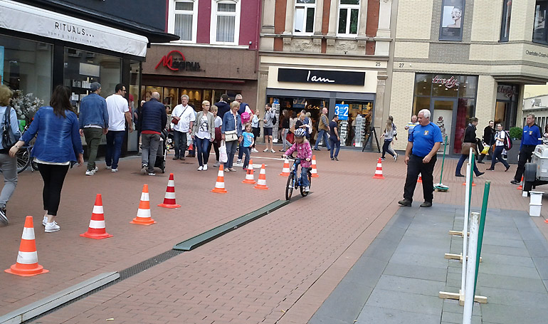 Ein kleiner Fahrrad-Sicherheitsparcours lockte insbesondere wieder die kleinen Besucher an