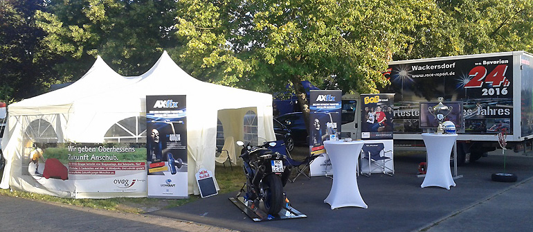 Der Sponsoren- und Präsentationspavillon des Teams Blaulicht Giessen Racing war mit BOB-Werbung ausgestattet - auch außen