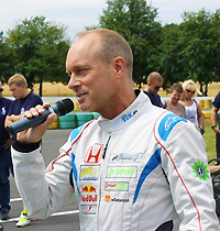 Teamchef von Blaulicht Giessen Racing Polizeioberkommissar Matthias Lotz nicht nehmen, allen Teilnehmern und Zuschauern die Aktion BOB vorzustellen