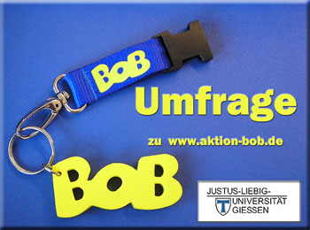 Umfrage zur Aktion BOB mit Anhänger und dem Logo der Universität Gießen