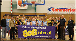 Eine gemeinsame Werbe-Aktion der Damen-Basketballteam aus Marburg und Saarlouis für BOB fand am 7. Nov. 2009 vor dem Bundesliagspiel in Marburg statt.